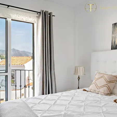 Chic Retreat With A Spacious Garden, Near Burriana * Nerja