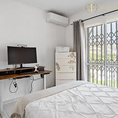 Chic Retreat With A Spacious Garden, Near Burriana * Nerja