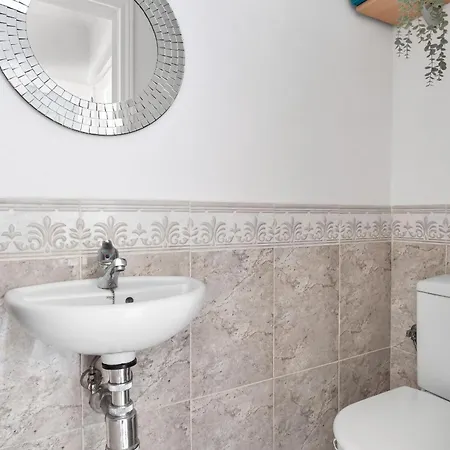 Chic Retreat With A Spacious Garden, Near Burriana Nerja