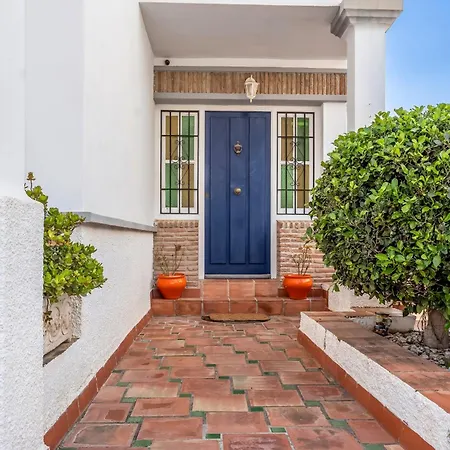 Chic Retreat With A Spacious Garden, Near Burriana