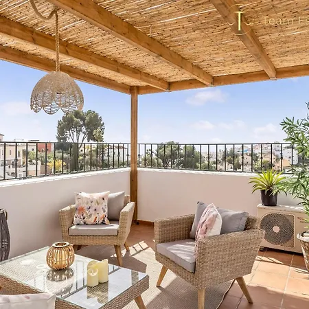Chic Retreat With A Spacious Garden, Near Burriana * Nerja